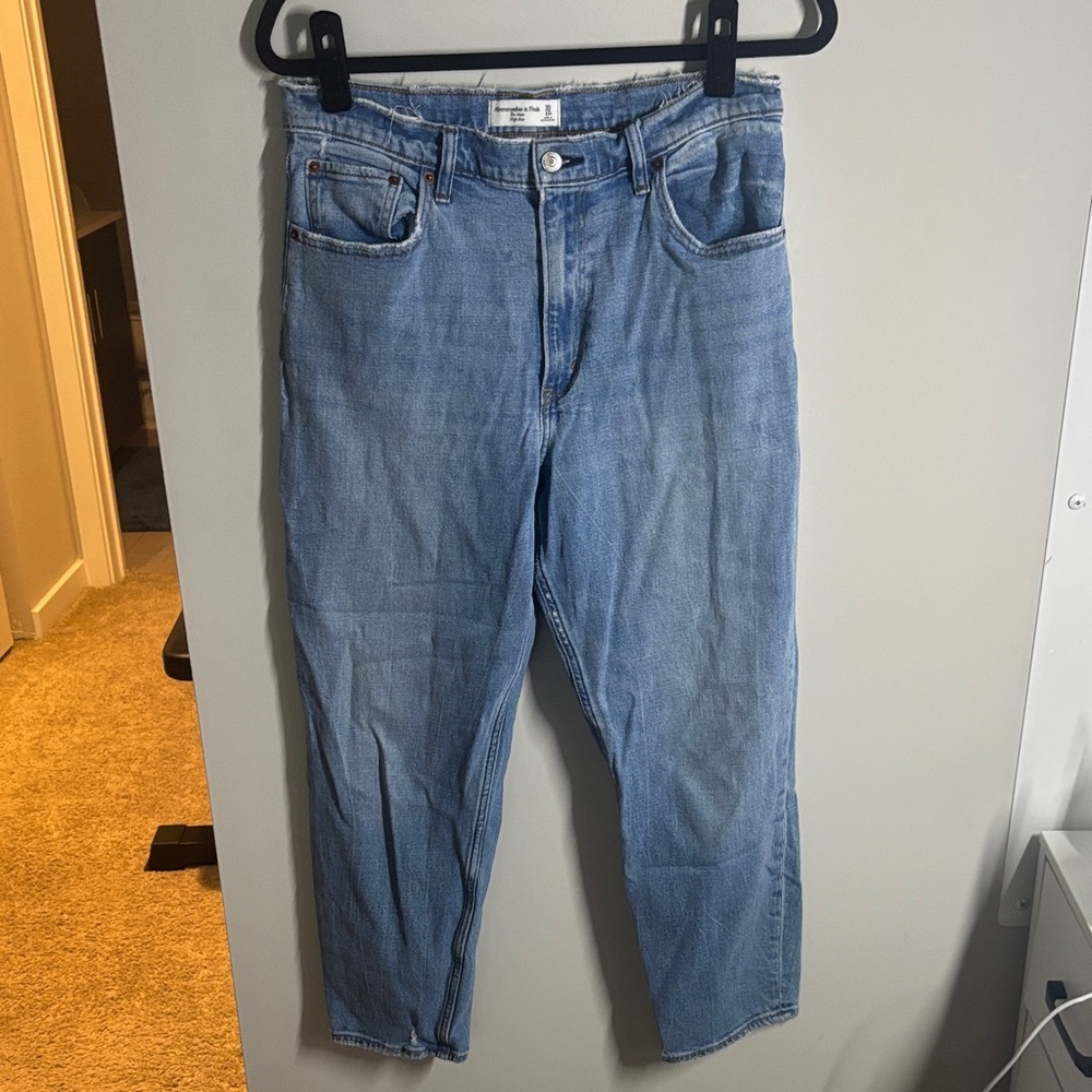 Abercrombie & Fitch The Mom High Rise Jean